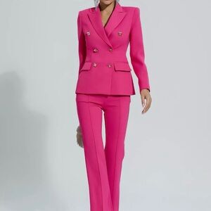 Chic Women's Pink Pantsuit